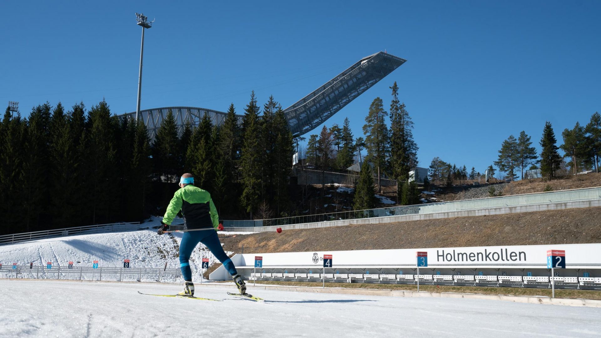 Skigåer på Holmenkollen nasjonalarena